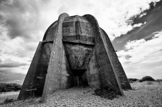 Rear-of-30-foot-Sound-Mirror_-Dungeness---800